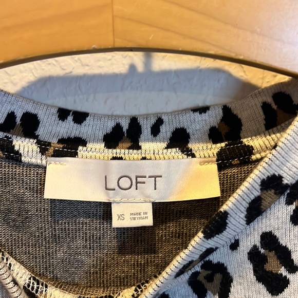 Loft Leopard Poof sleeve Sweater size XS - Picture 5 of 5